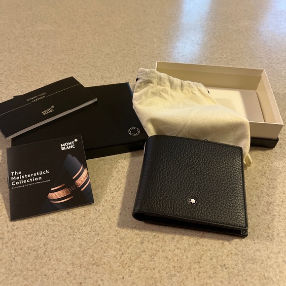 Mens bifold wallet
